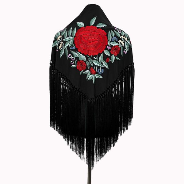 Mantoncillo negro bordado con  flores en varios colores y flecado a mano de la casa Foronda. Medidas : 145 cm. X 90 cm. aproximadamente. El color del artículo en la fotografía puede diferir algo del color del producto real.