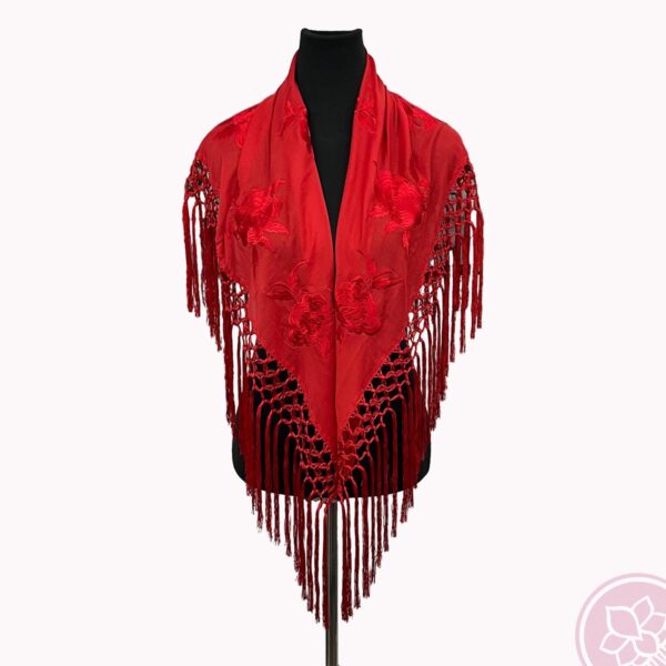 Manton rojo bordado en el mismo color modelo maría de flecos Hispania Flamenco