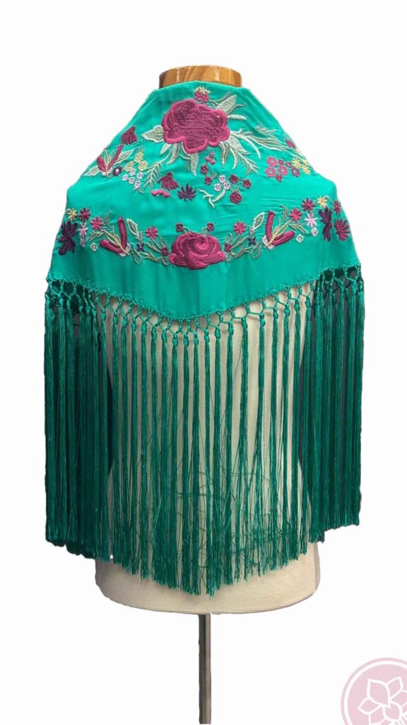 mantoncillo bordado niña hispania flamenco